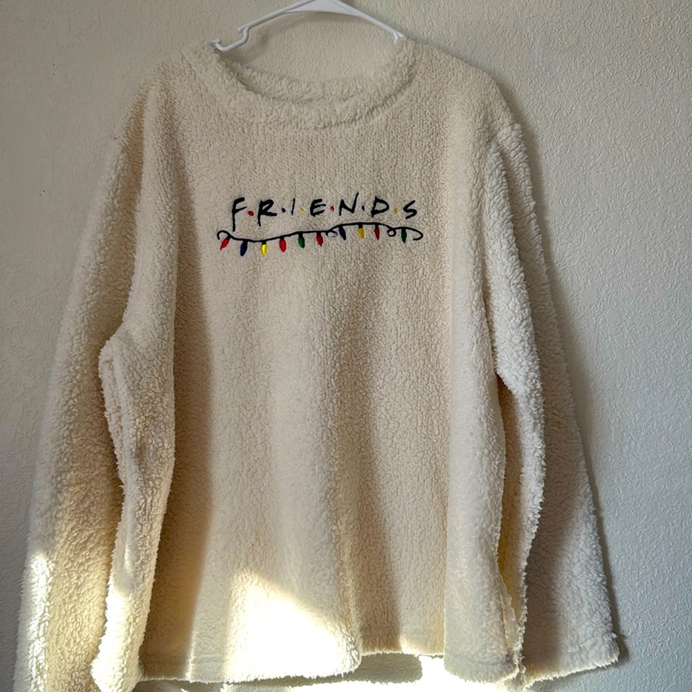 Women’s FRIENDS sleepwear top. Very warm